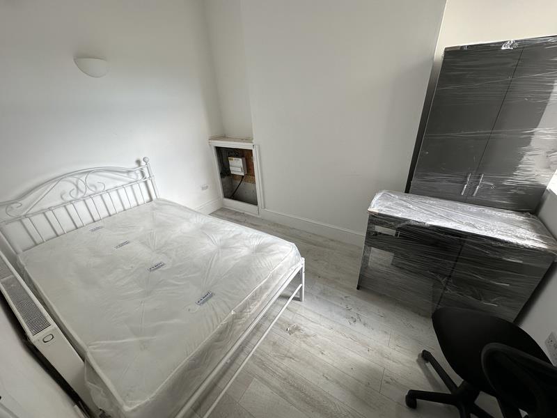 6 bed property in Lisvane Street, Cardiff